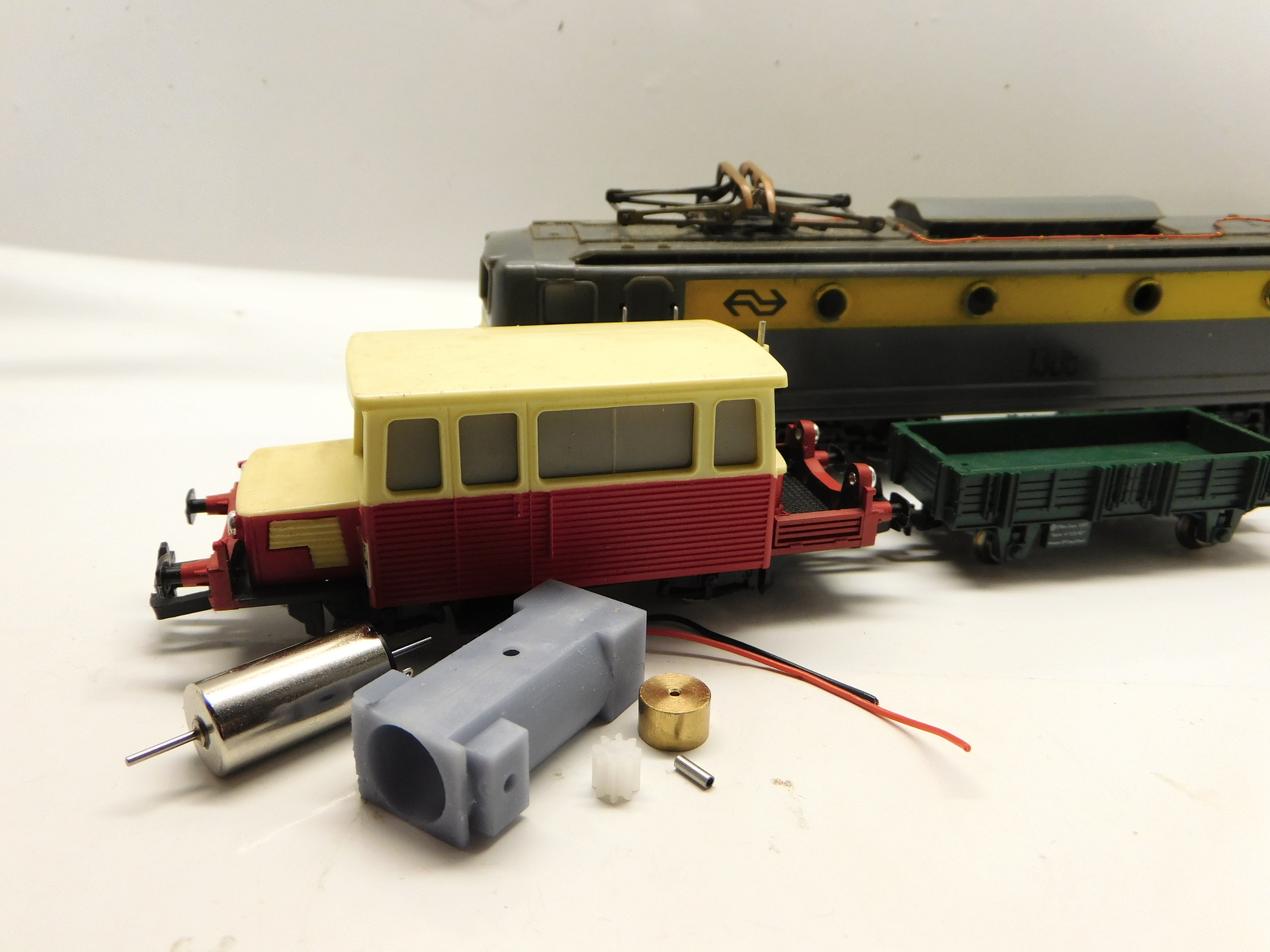 micromotor HJ001C Jouef NS 1300, Renfe CC 7600, SNCF 141 P Mikado, 141 R, 241 P, 2D2 5500, 2D2 9100, 4-6-2 K, BB 66000, BB 67000, BB 9200, CC 1800, CC 21000, CC 40100, CC 6500, CC 70000, CC 7100, CC 72000, DU 65, Pacific 3.1200 NORD, Z 5100 Budd